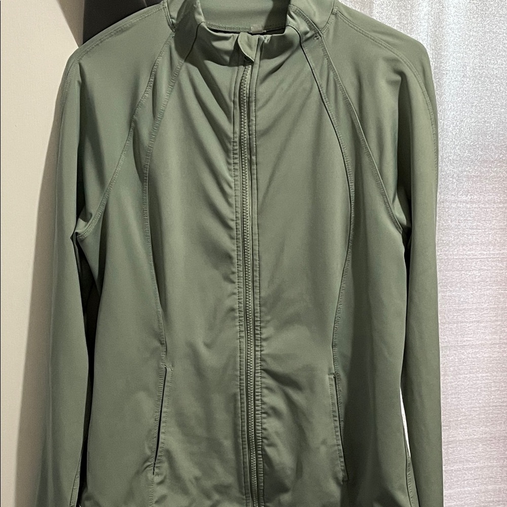 Yogalicious Sage Utility Jacket size medium thumb holes pockets running full zip